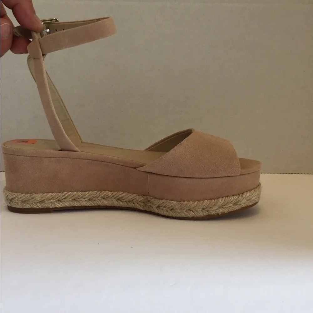 Kenneth Cole NWT Tan Suede Platform Sandal in Size 9.5